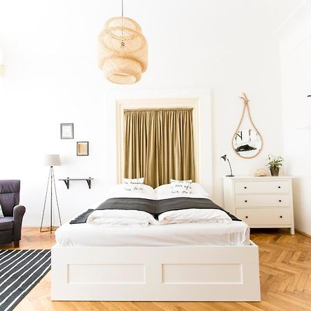 Friday Songs Apartment Prague Luaran gambar
