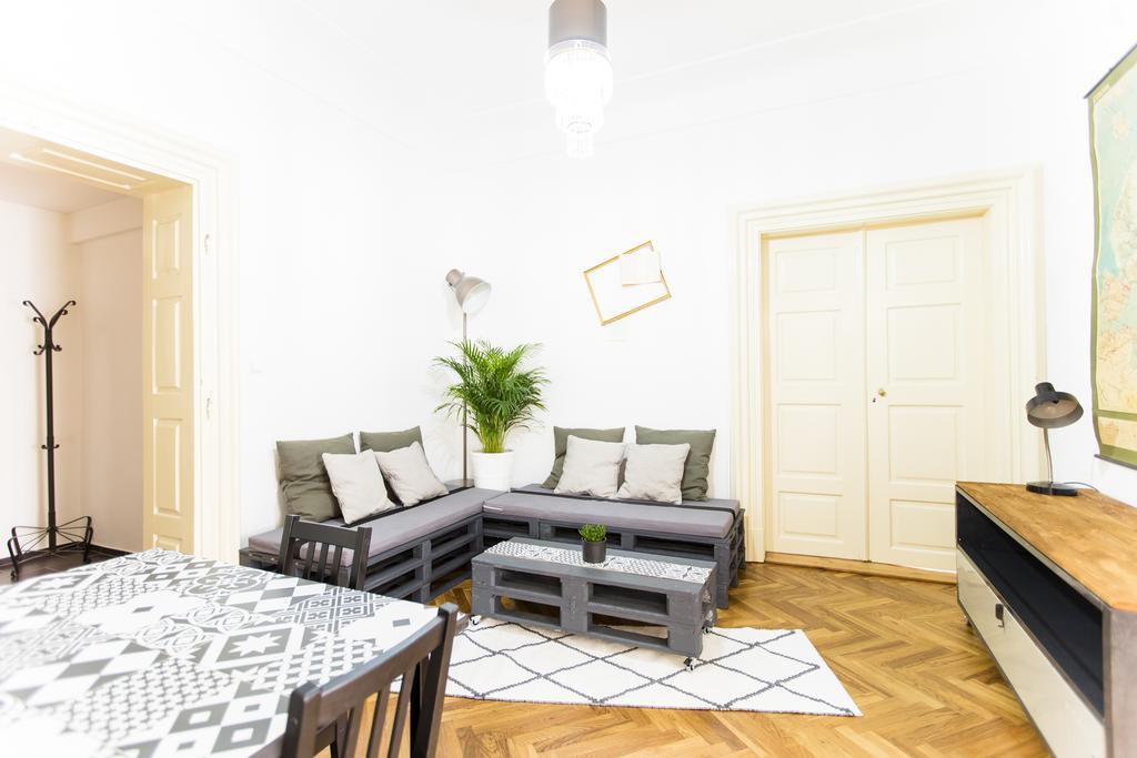 Friday Songs Apartment Prague Luaran gambar