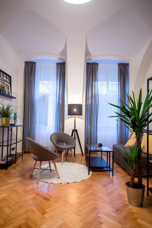 Friday Songs Apartment Prague Luaran gambar