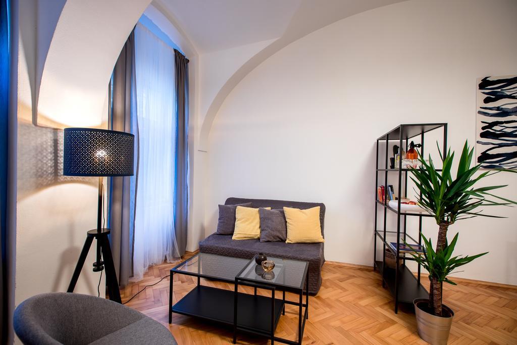 Friday Songs Apartment Prague Luaran gambar