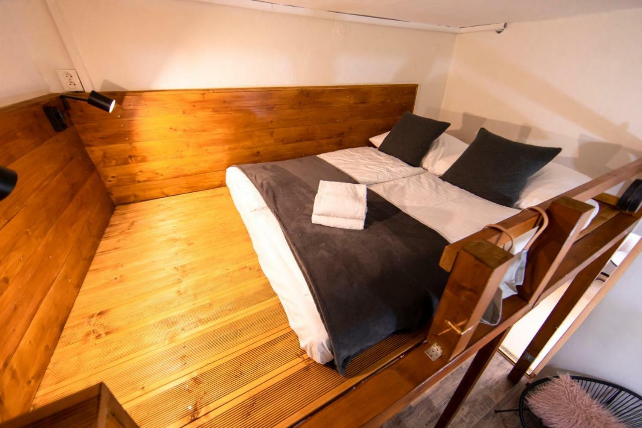 Friday Songs Apartment Prague Luaran gambar